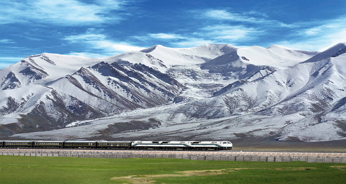 “世界第一条高原天路青藏铁路，全长1956公里，克服...